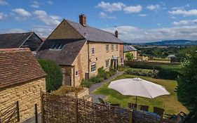 Beautiful Cotswold Farmhouse With Hot Tub