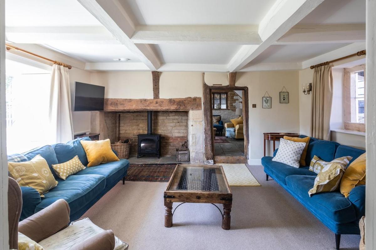 Beautiful Cotswold Farmhouse With Hot Tub Manchester Exterior photo