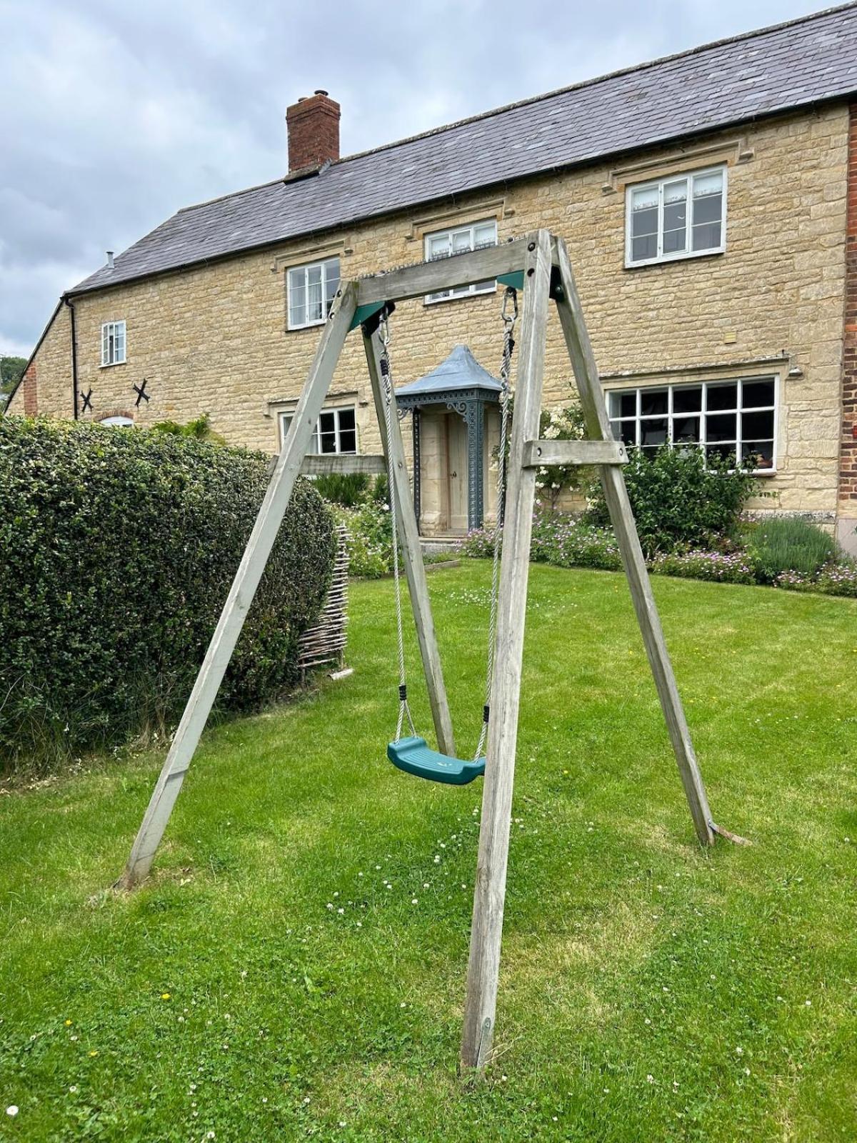 Beautiful Cotswold Farmhouse With Hot Tub Manchester Exterior photo